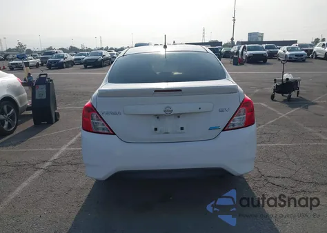 2015 Nissan Versa 1.6 S/1.6 S+/1.6 Sl/1.6 Sv z USA, uszkodzony, nr VIN 3N1CN7AP4FL909277